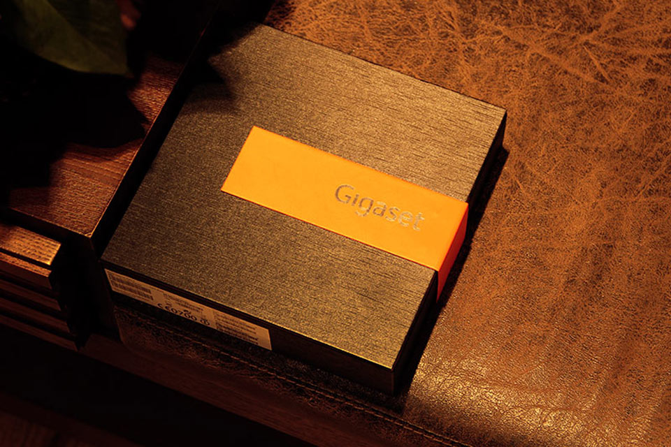 Gigaset ME�İ�װ������ʮ��Ũ���������Ϣ����ɫ�����Ϻ�ɫ����һ�ֳ��ȴ����ֲ�ʧʱ�еĸо���