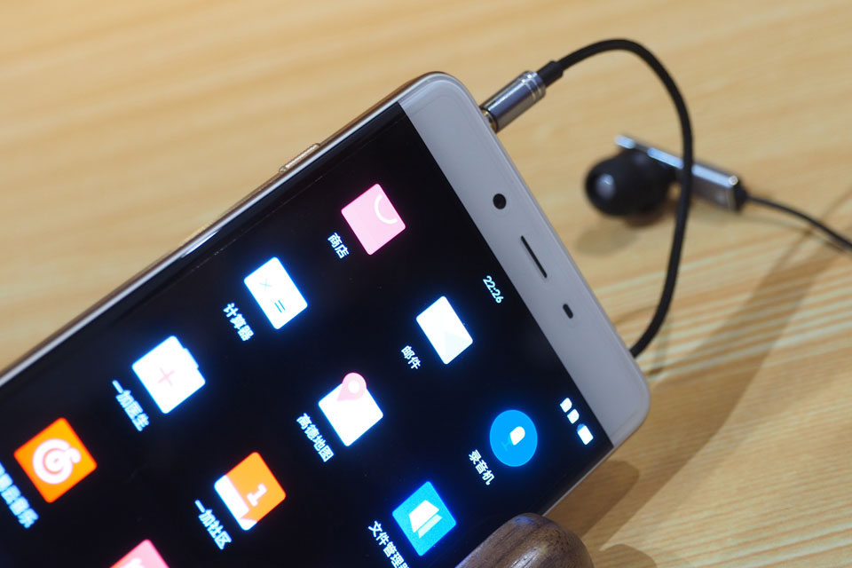 һ���ֻ�X��˫�沣����ƣ�����һ���ֻ����ϻ���ͷһ�ؼ���ò���ָл��������ȶ�Ϊ��ɣ�