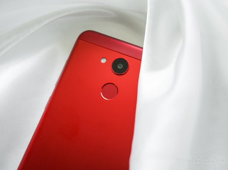 ����ҫϵ�������һ������ҫV9 play�����˺��õ�ָ��ģ�飬Բ�ε�ָ��ģ���1300����������ͷ��Сһ�����������С���ɫ�������������ͷ����ߡ�