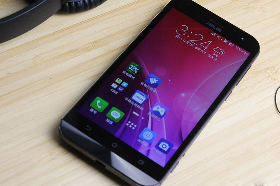 ��˶Zenfone Zoom����������ǰ����Ʒ��ಢ����