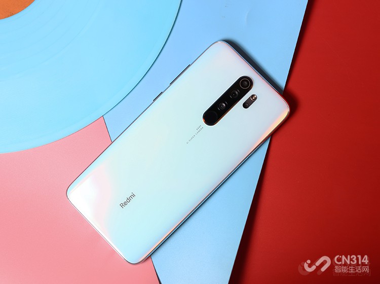 Redmi Note8 Pro��������ɫ���ֱ�Ϊ����䡢��ĸ�׺͵��ҡ����б�ĸ�����İ�ɫ�����������¿��Է����������ɫ���Ӿ�Ч���Ϸǳ�Ѥ����