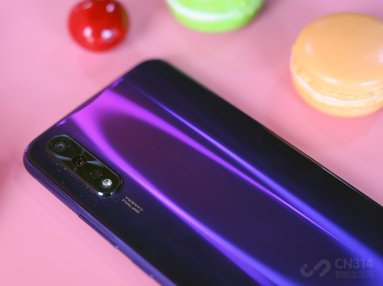 ��������������ڴ󲿷��и߶˻��Ͷ���߱���һ���淨���ܹ���ͬ�Ⱦ������ĳ����������Ƭ���ǳ��ʺ���������ռ��ǿ�ҵ����ţ��������ھ������޵�����������Ƭ�����㣬���ں�Ӱ�����㾰�����㶼�ǳ����á�