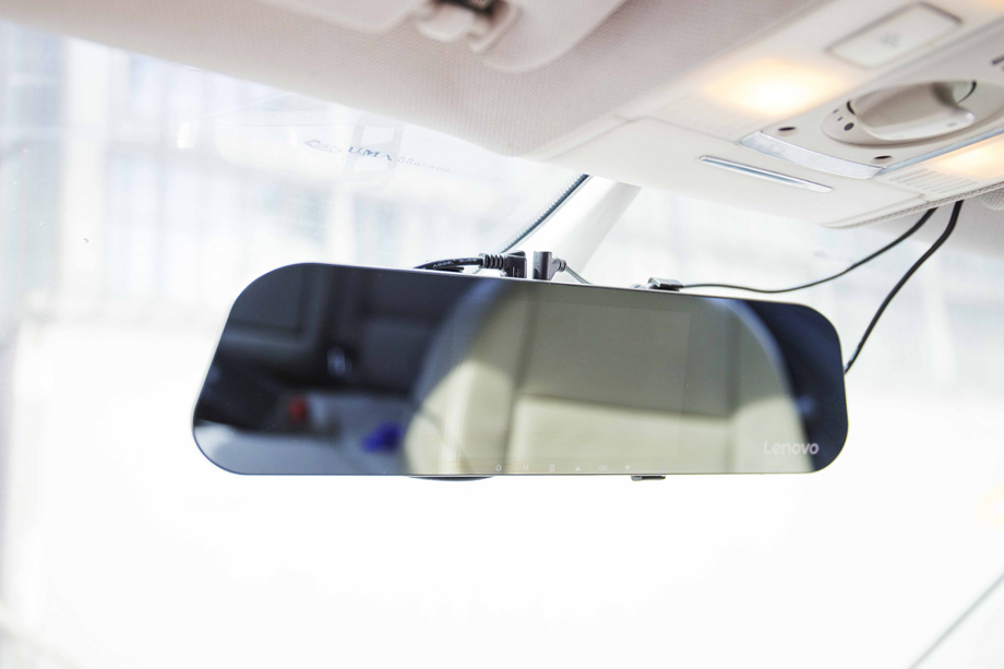 �������͵����ϳ���װ��ʱ�򣬿��Կ����г���¼�����������ԭ�����Ӿ���λ�ã��ݻ������ҲΪ�����������������㣬�ޱ߿���ƵĿ��㾵��ȷʵ����Ч���ǳ���ɫ��