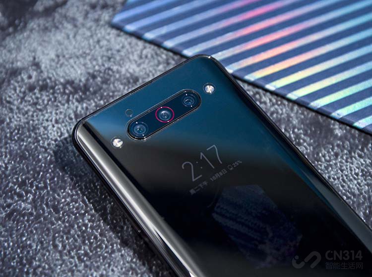 ��������������콢�ֻ���������Ŭ����Z20����4800�����㡢1600�����س�����Լ�800�����صĳ�����ͷ��֧��30������佹�Լ�2.5cm��΢�����㡣���ң��ɱ�����Ŭ�������ֻ�Ȧ������ʢ���ġ�������塱�еĸ����淨����������󲿷��û�����Ӱ����