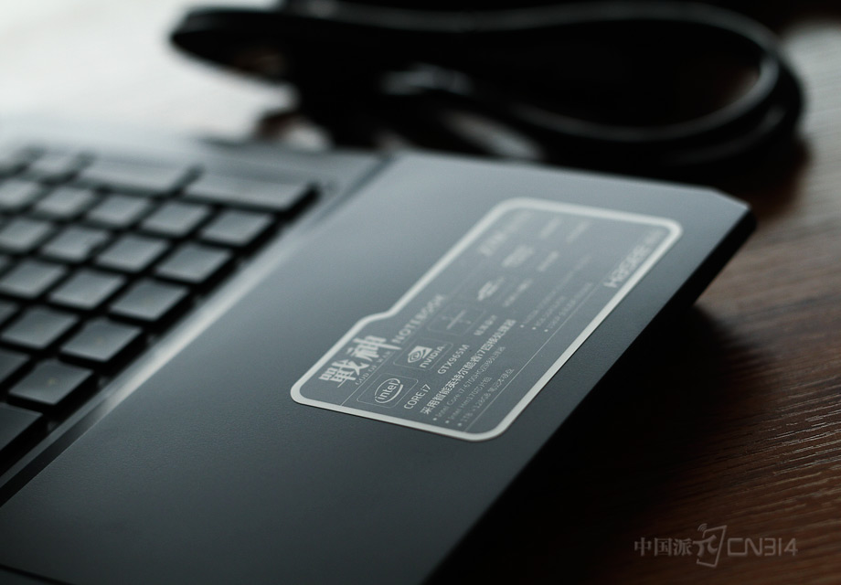 ս��Z7M-SL7D2�Դ�win10����ϵͳ�����û����ѵ����飬���С�׷��ա��䱸8G DDR3L���ڴ棬����128G SSD��̬Ӳ��+1TB HDD��еӲ�̣�Ϊϵͳ�ṩ��������пռ䣬�����ź����Ĵ���ռ䡣