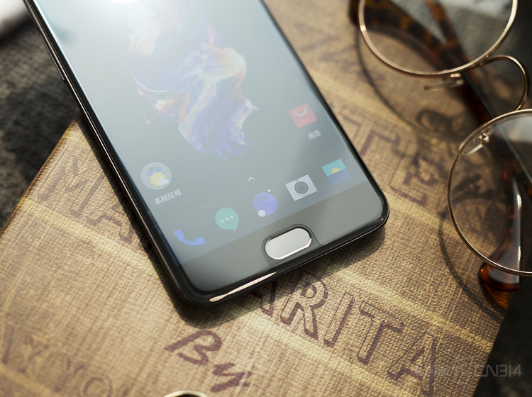 ��Ļ�·�ʽHOME��������Ȼ��ϲ���ּ���HOME����+ָ�ƽ�����һ������ĺ��á�