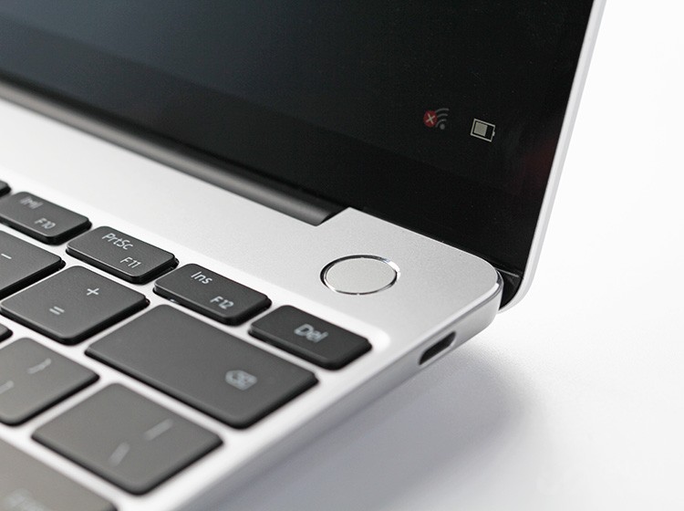 ��Ϊһ���ᱡ�ʼǱ����û���ߴ������µ�Ӣ�ض��ڰ˴����i7-8565U�������������ٶȽϵ��ߴ�������40%������ϸ�����Ӣΰ��MX150 �Կ�������Office�����ס�PS��CAD�����ǳ��õĹ������������������У�Ӧ��˵�������൱���׵ġ�