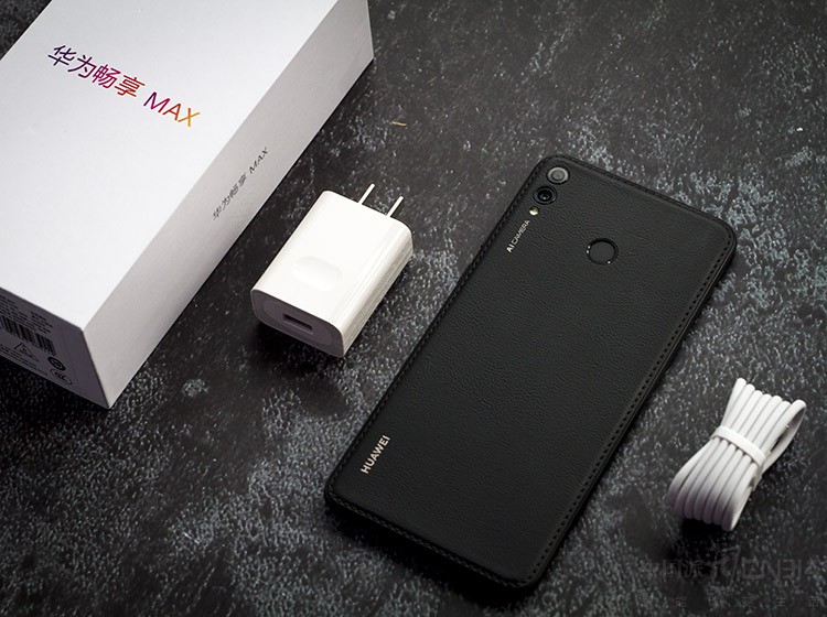 ��Ϊ����MAX����������һ������U����ͨ����660�����������Ĵ�����ζ����Ϸ����ڳԼ���ũҩʱ���Է��ĵĿ�����֡�ʣ����4GB+64GB/4GB+128GB���ִ洢������ʵ�����������û����顣