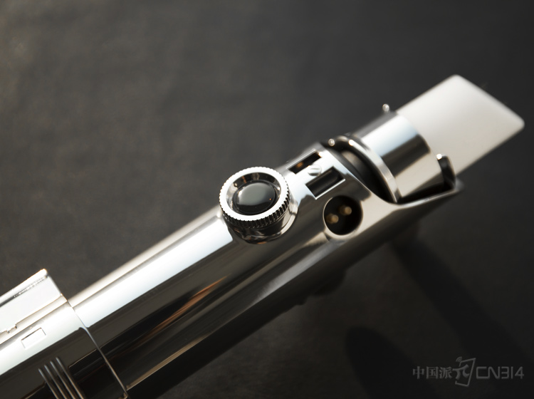 �ֳֹ⽣������1:1��ԭ��Ӱ�еĹ⽣��Ƴߴ���ϸ�ڣ��������ǿ���װ�ã�����սϵ�еķ�˿��˵���кܺõĵ�ؼ�ֵ