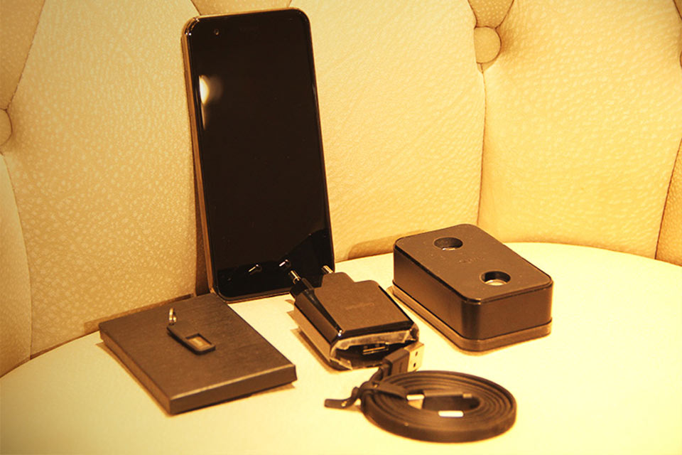 ����Ͱ�װ�Լ��ֻ���ɫ���Ӧ�����Ǻ�ɫ��ʮ��ϸ�¡�