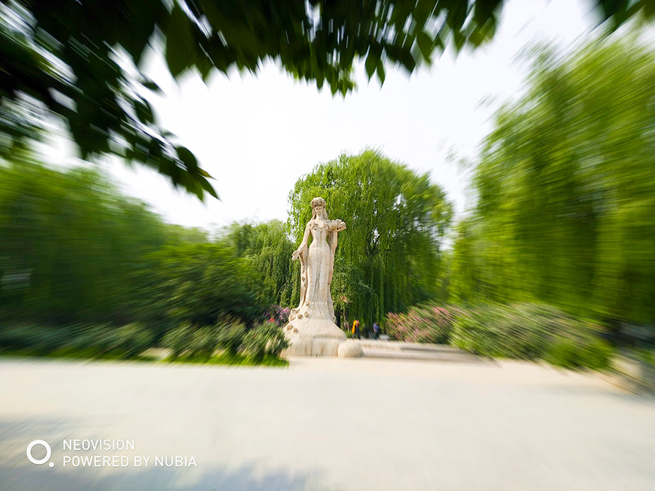 ����������ô�ģ�Ŭ����Z17mini����һ����ɣ������ö��ص���Ч�����������ͻ����������������ƴ�Խʱ�հ�ĸ��������ĸ�����Ƭ��