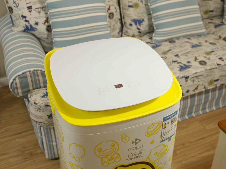 ���ǿ�������������MUJI�磬���ʹ⻬��͸��������࣬��һ�ۿ���ȥ�͸о�ʮ��������Ŀ��