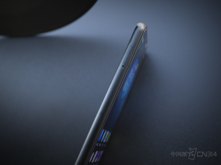 ������������������������п��ý��������벣��������ͬ���Ĺ���ɫ��