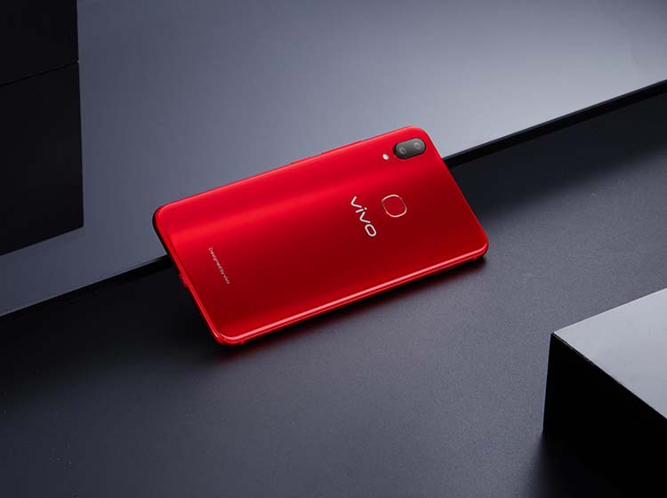 ����ϸ�����ѿ����Ѿ������ˣ���X21i�ı�����ɫ��̫�Ծ�ѽ���ƺ���Щ�����������ѵ�����ɫ����ô����ʵ����X21i���ص���ƣ�������˲���������ƣ����Ҽ����˶��ع��ա��������ڲ��ýǶȡ���ͬ�Ĺ����£��䱳�����������������ģ���һ��Ҳ�������X21i�ı�ʶ�ȡ�