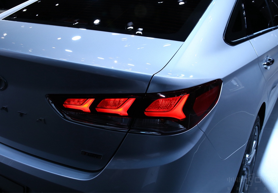 չ���䱸��˫�߹����������Լ�����ķ��⾯ʾ�壬�����ϸ����˶��С�