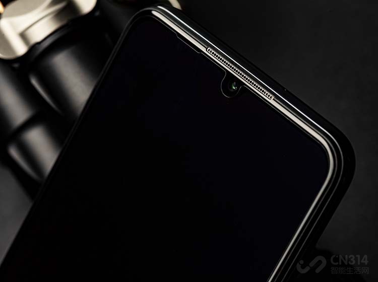 ǰ������ͷ�ٷ�˵���õ��ǡ�˫��1200�����ء�����Ϥȥ��vivo����Xϵ���콢���͵���Ӧ��֪������ֻ��һ�������ֶζ��ѣ�ʵ����ǰ������ͷ����1200�����أ����������Ǿ仰���й������ֻ�������Ӳ�������ص㣬ֻҪ�������ú�����Ч�������