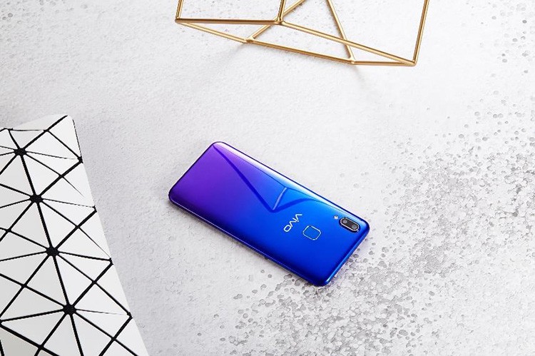 �ܵ���˵��vivo U1ӵ�ж�ʳ����Ļ�����4030mAh����������Լ��Ͽ���Ʒ�ʱ�׼��ȫ��ӳ�AI���ܵ������ͬ��λ������Ҳ�������۵ı��֡���Ϊһ��۽�ǧԪ���ֻ���vivo U1�߱��㹻�ľ�������Ŀǰ�������־��⡢�����Զ̰�Ļ����Ѿ��ڸ������ƽ̨����Ԥ�ۣ�����Ȥ��С��鲻��ǰȥ�˽⡣