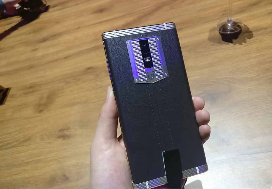 M2017�ĵ������Ϊ7000mAh������Ʒ�������ֻ���ʷ��ͻ�ơ���Ϊ����Mϵ�е������콢����������Ԫ����һ�εõ������֡���Ϥ����M2017������Ϊ��ϵ���׿��Ʒ����������M2018��M2019�Ȳ�Ʒ���֣���Ҳ�����Ŀ�Դ���