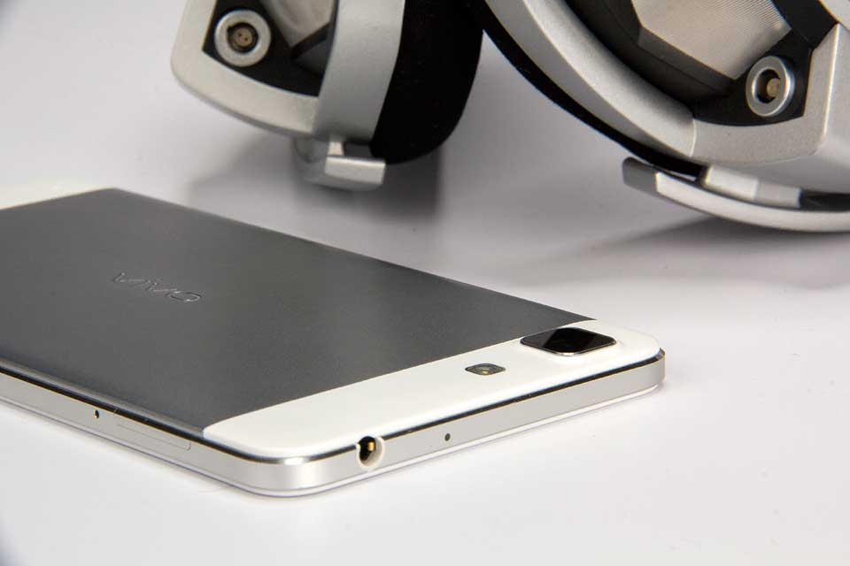 ȫп˫б߹պʽƣ6.3mmĿǰ4Gֻ֮һ䱸ٰ˺˴2G RAM֧4G硣ͬʱF2.0Ȧ6Pͷڶջʽ1300Wغͷ֧ҹ黯|vivo x5