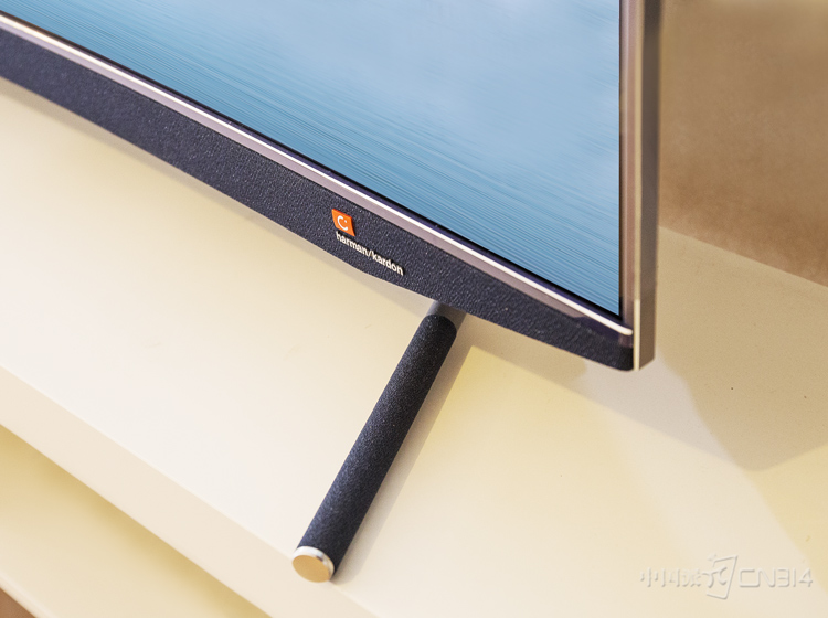 ��Ƹ�ʮ��ĵ������������������е�Բ������ƣ����滹����������Ħ�����Ĳ��ϣ������ܱ�֤�����ܹ����ȵķ����ڹ����ϣ�������Ч��ֹ���ӱ��汻ĥ������ϸ���ϵ����ǡǡ�Ǻܶ�Ʒ�ƶ�û��ע�⵽�ġ�