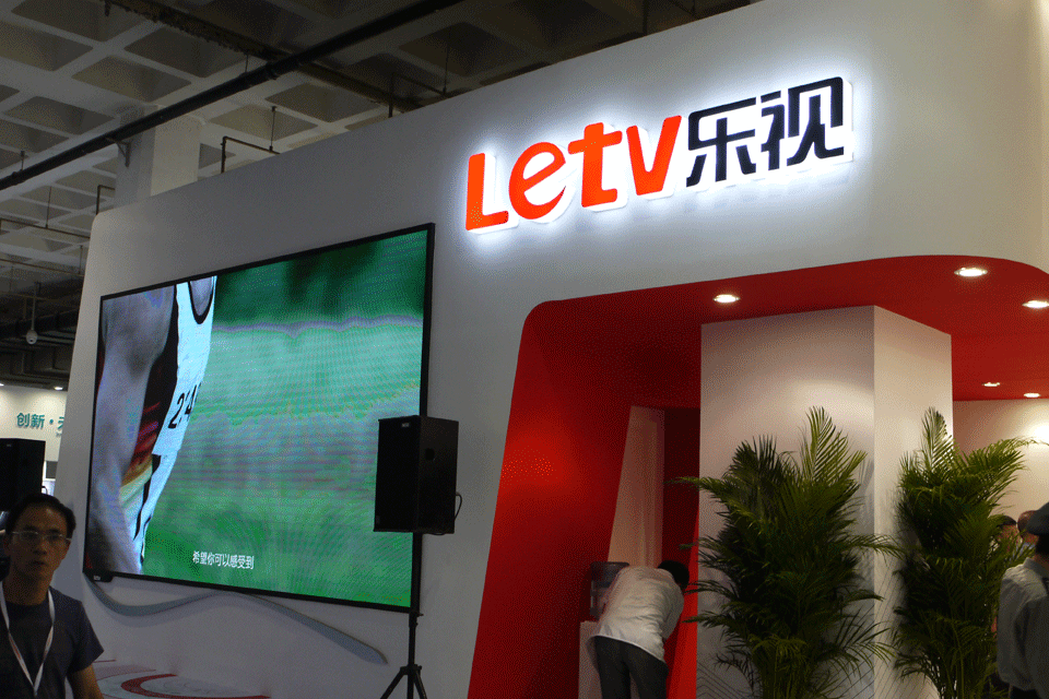 �����ǵ�һ�βμ��й�������ϢͨѶչ��������̬Ϊ���㣬�����˴�����ע��Ŀ�⡣