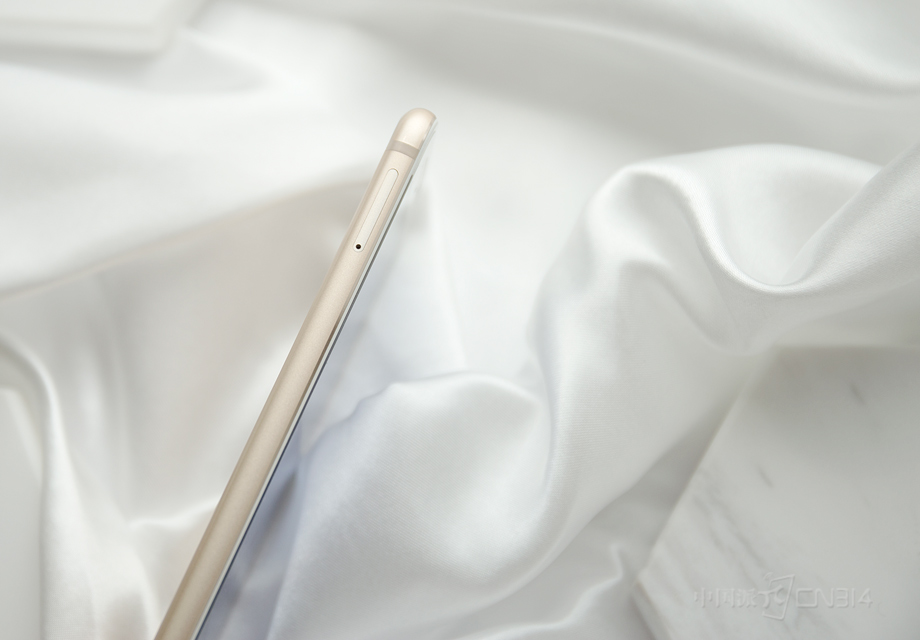 ������ʯ�ڡ�õ�����մɰ��⣬��ľ�̺��������ǰ���󵨵���ɫҲΪP10�����˸��Ӹ��Ե����ʡ�