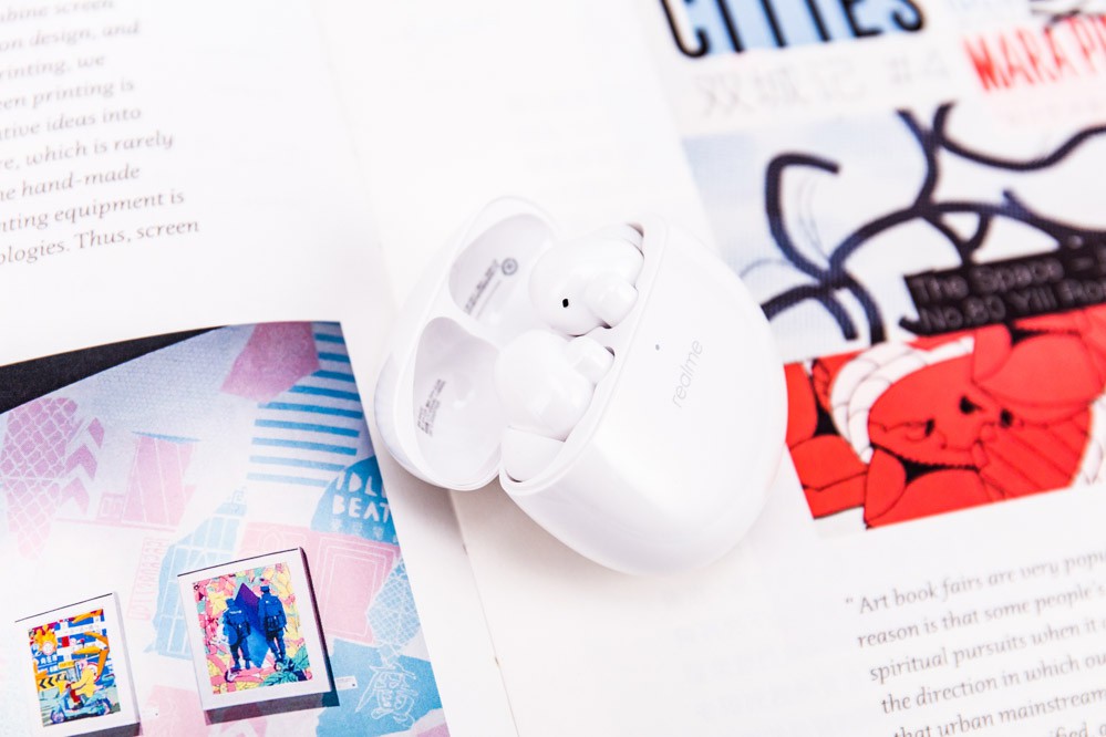 ���� Buds Air Pro �������Ϊ 486mAh������Ϊ400mAh���ٷ���ʾ�ڿ����������룬�����ɵ���ͨ��3Сʱ������5Сʱ�����������ɳ���20Сʱ����������Ϊ25Сʱ����