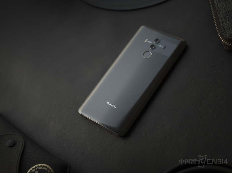 ��ΪMate 10 Pro������Ϊ1200�����أ���ɫ��+2000�����أ��ڰף�����ϣ���Ȧ���ﵽ��F/1.6�ļ���֧��OIS��ѧ����