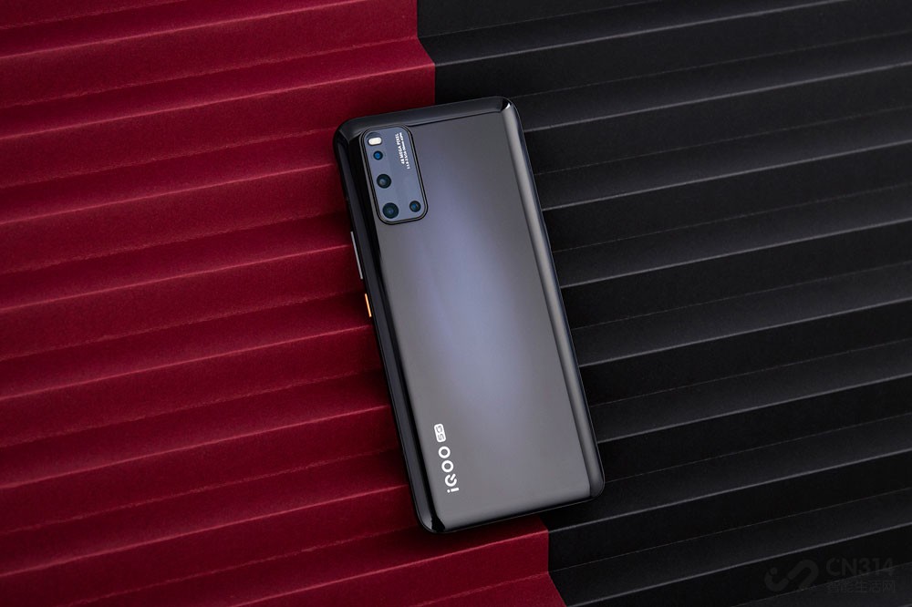 �������ϣ�iQOO 3������2020�����ǿ������865��������ȫϵ�䱸LPDDR5�����ڴ漰UFS 3.1�������棬�ò������鳩����أ�������������ȫϵ4440����ʱ��������غ�55W�������䣬15���ӾͿɳ�����������