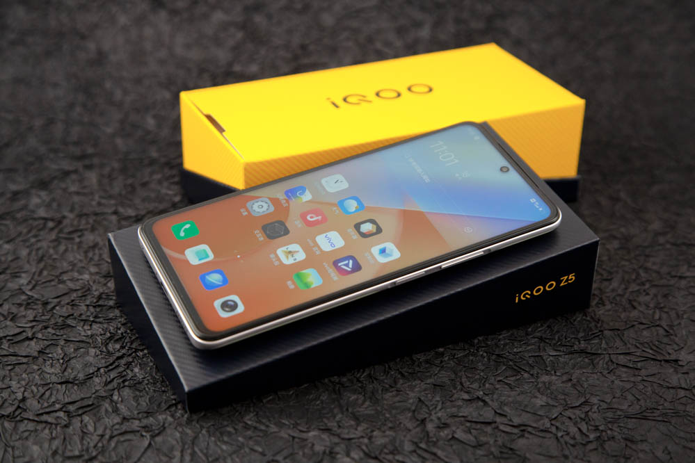 iQOO Z5ĻCOFװ±߿Ϊ3.94mmϱ߿Ϊ2.24mmұ߿Ϊ1.8mmռȸߴﵽ91.36%