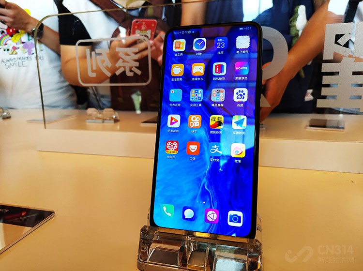 Һ��ɢ�ȼ���������ҫ9X PRO��ר�����ã�ɢ��ģ�����ͨ��ɢ�ȹ��е�Һ��������ʵ�������ĸ�Ч��������ֱ��Һ��ɢ�ȹ��ݹ��ֻ����������롰����������������ͷų�ȥ�����һ�����ܱ�����Ϊ�������߸��ɹ����������������۶����½�Ƶ����֡���������⣬���������ʼ��������