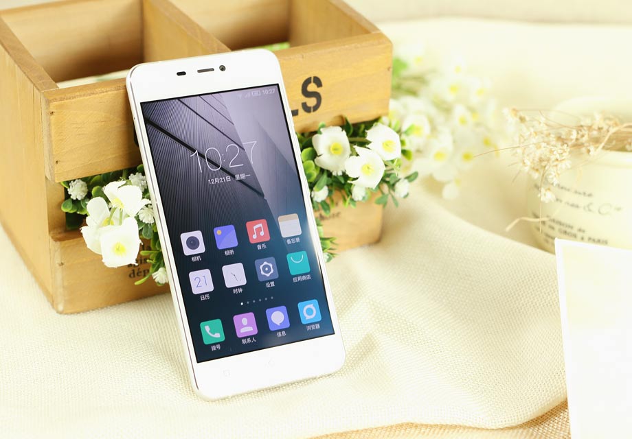 &nbsp;������ N1�ԡ������򡤰ף�ʼ����һ���ļ�����������ѧΪ�������ڰ�ɫ����Ϊ���Ļ����ϲ����˼�Լ���µ���ơ��������ֵĵ�һ˲�䣬������ N1�͸���һ�ֽ�С�ĸо���