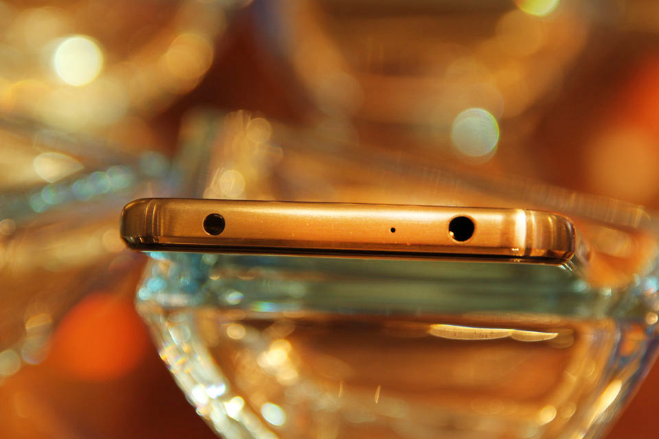 �ֻ������ǳ���Լ��3.5mm�Ķ�����ױ��������