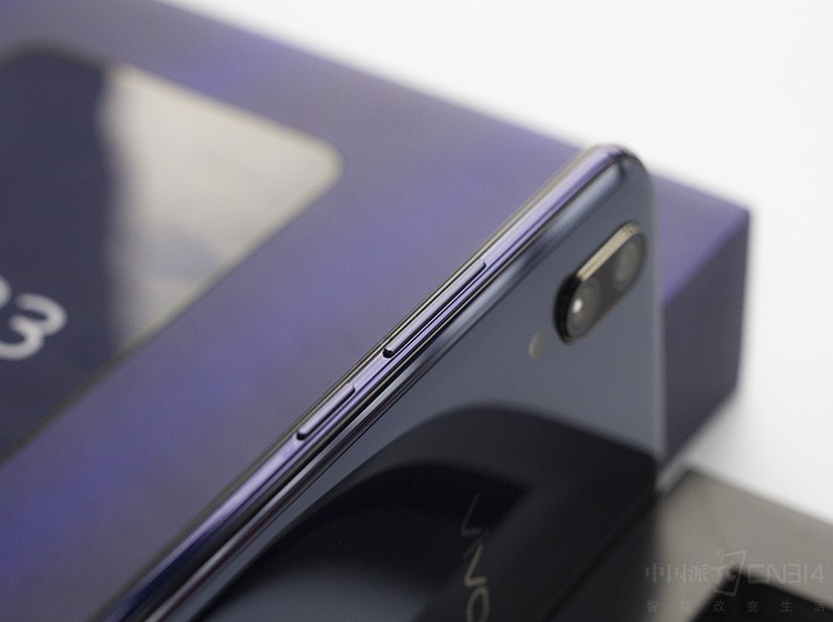 ͬʱ����ͱ߿�Ĺ���Ҳ�����˻��ȴ�����vivo�����֮Ϊ�����»��������������ܹ��ܺõ��������ƣ������ǳ���ɫ���ָС�