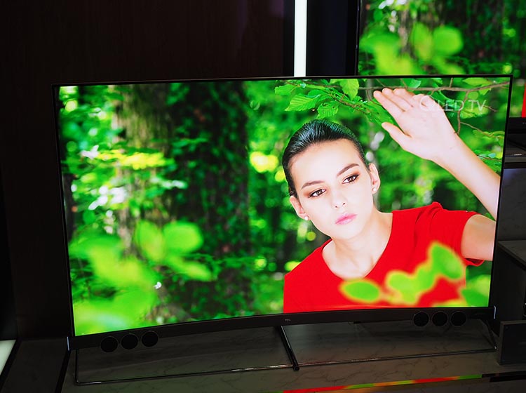 �ڶű��ӽ�HDR Ӱ�켼���ļӳ֣������и��ߵ����ȺͶԱȶȣ��Լ���ȫ����ḻ��ɫ�ʡ�