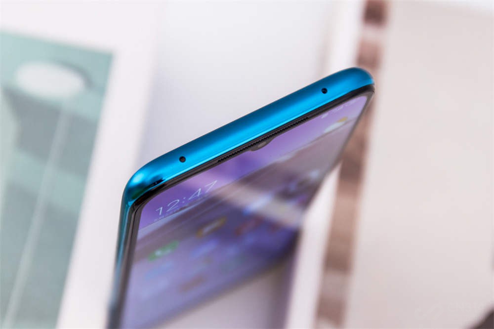 ����820ҲΪRedmi 10X������������������֣����ڵ���Ч����10X��4520mAh�����и��������֮�أ�����Ϸ�г��Ƴ���10Сʱ��22.5W�Ŀ����Ȼ�������ڣ�����ƽʱ���õ����Ļ���Ҳ���ࡣ