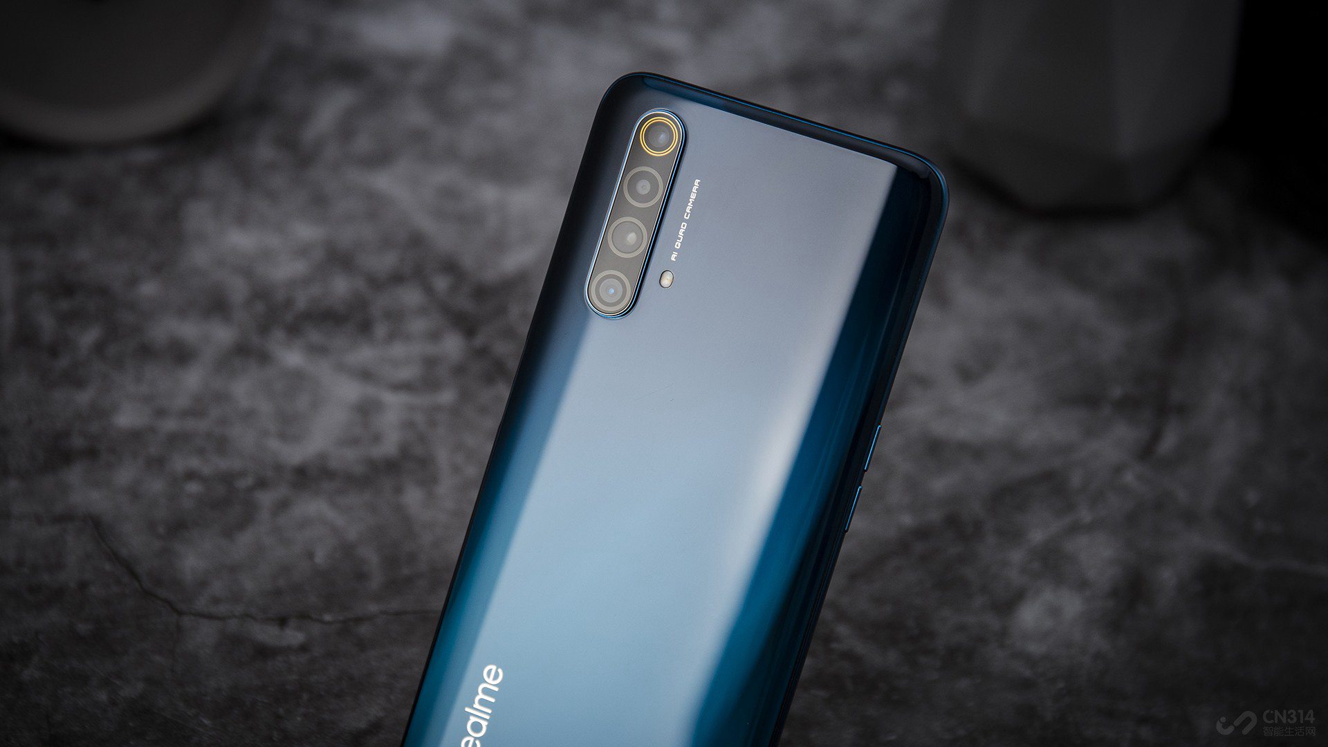 ����������˵��realme X50ӵ������765G����������֧��˫ģ5Gͨ��������ͬʱ��������6400������������ϡ���ǿ��VOOC����4.0��ǿ�����㣬����realme��5Gʱ������һ�ǣ��ۺ����ü���û�ж̰壬���õ�������飬ͬʱƾ�費�����Լ۱��ܵ�����������ǵ��յ㡣