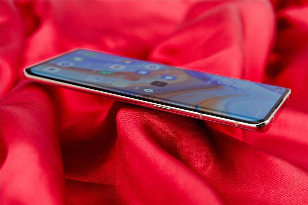 ᱡĻУReno4 Proȴδ̫ˮ4000mAhĵضReno4ԣҲ󲿷ûһʹá765Gĵ͹ƣ4000mAhĵأҪԶݸá