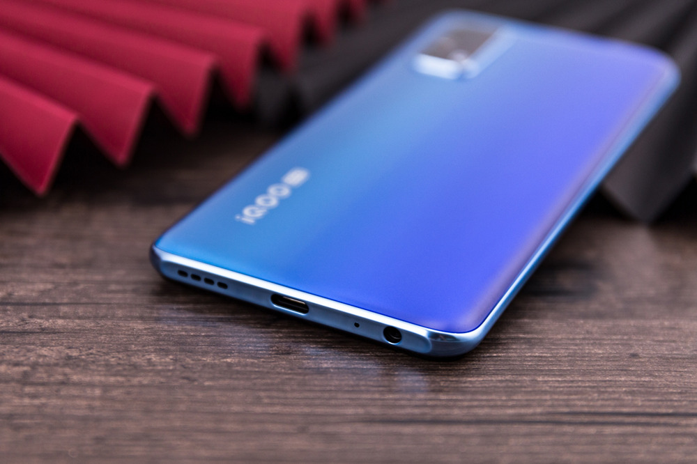 iQOO Z1xĵײType-Cӿڡ˷3.5mmףذ3.5mmף䱸кõ߶˸õѡ