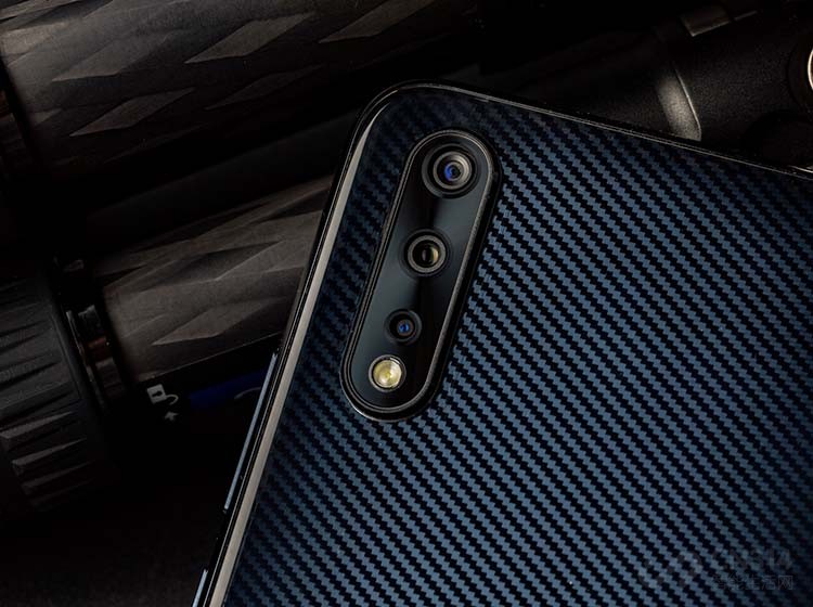 iQOO Neo����1200������+800�򳬹��+200�������㣬����������ͬ��λ��Ʒ�бȽ����죬������������Ҳ������һЩ�Ƚ����õĹ��ܣ��������HDR��