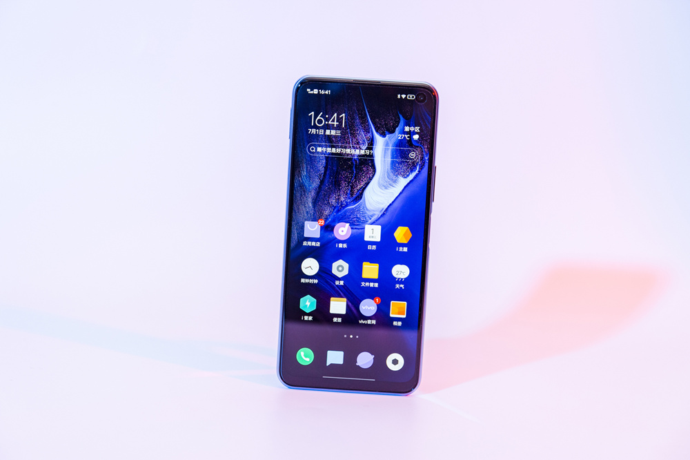 iQOO Z1x120Hzһ6.57ӢFHD+ȫӵ2408x1080صķֱʣ98%sRGBɫDCI-P3ɫǵļӳĻɫʷǳ