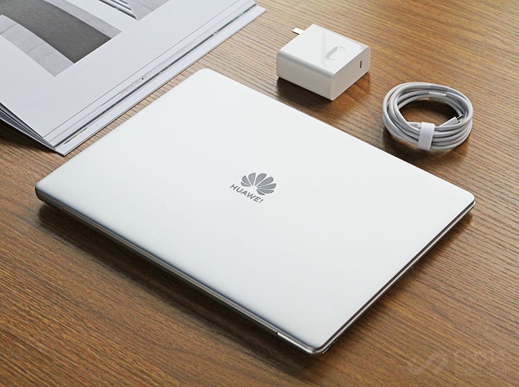 ��A����������ΪMateBook 13����������CNC�и��ĥ���ǣ����ϸ����մ���ɰ���գ��۸кʹ��ж����ѡ�