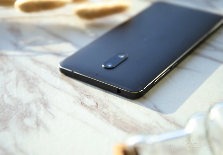 ������������ȥϸ�岻���֣���Ϥ��Logo�ͺ�ɫ����Ƭ�ĵ׵�����ͷ�ܶ��û����������İ����