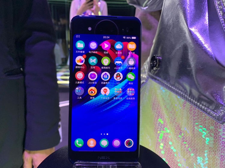 �ڻ���������vivo NEX˫���潫����ͷ����Ļ����Ƭ���е�һ�𣬿�������Ȼ��ɡ��ǻ��·���������16��΢��RGB�Ųʵƣ���������������