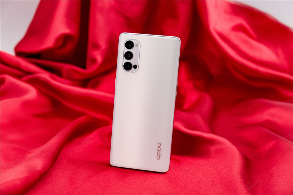 ģ3+1ƷͷŲҲ༤ԽԼֱλģҲˡReno4 ProͷںɫϱȹֻԵøΪʹֻڸǶ϶ģжĹģˮ͸ƣɫһֱ֤˺гĹ۸С