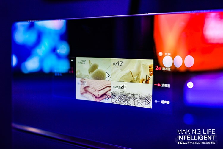 ��ʹ�ù��̣����ǻ�����ͨ��AI�������ֻ�APP�ʹ����������ַ�ʽ���ٿ�ϴ�»�����Ҫ������TCL�Ƴ���ȫ�������ܾ�׼�Զ�Ͷ��ϵͳ��ʵ����ϴ��Һ����Һ��������ȫ������Ͷ�ţ���Ҳ����ζ�ţ����ǿ���ˢ���յ�ͨ������������ϴ�»�Ͷ��ϴ��Һ��������ϴ�ͺ�ɵȲ��������ճ�������Ƭʱ��õ����������ã����⣬X10ϴ�»������ص�12.3Ӣ�糬��TFT��������������������ֻ�����������ʹ�����飬ͬ������������