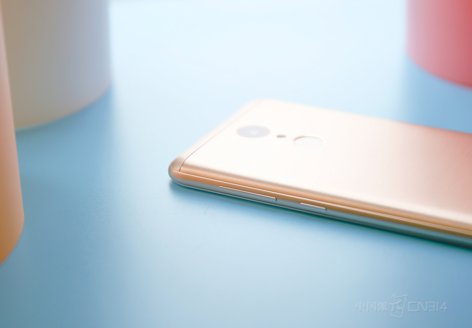 ������������SIM���ۣ���֧��˫��˫��+ȫ��ͨ������֮��û��̫��װ�Ρ�