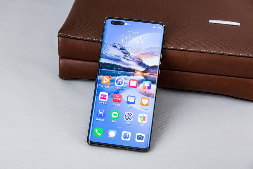 ��ĳЩ����Ӱ�죬����Ļ�ΪMate�»������е�٣����з������ϵ���10��30 �գ����Ⲣ��Ӱ�����Ĺ�ע�ȣ��Ͼ�������ϸ���������չʾ��Mate40ϵ���»�������ɫ�Ļ�ΪMate40 Pro��