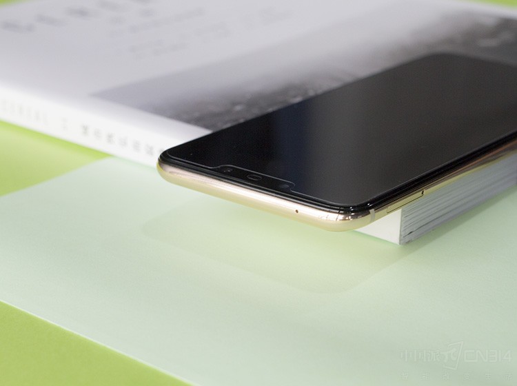 ���������᳹��Ϣ����ѧ��ƣ����ڵ������Ϣ����ʱ�����ֻ����������Ȼ����ӣ�ݽ���ɫ�γ�ǿ�ҵ��Ӿ����������ǿ��