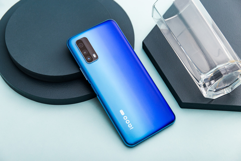 iQOO Z1xֻùṩɫֱǺεںˮףͼʾƷǺεڲͬ¿εiQOO Z1x͸һǳߡƤĥɰմȾָƣʸмѡ